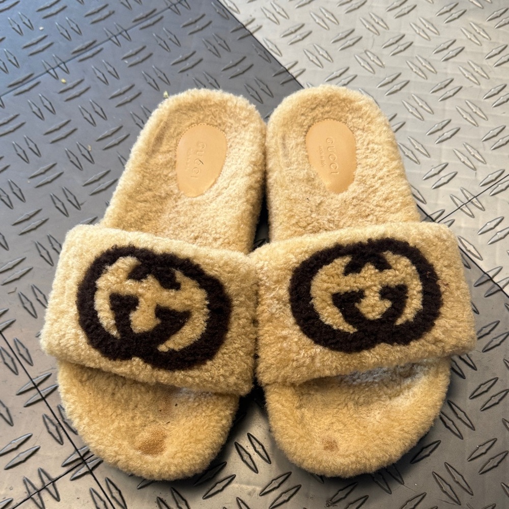 Gucci Tan Furry Slides with Brown Logo
